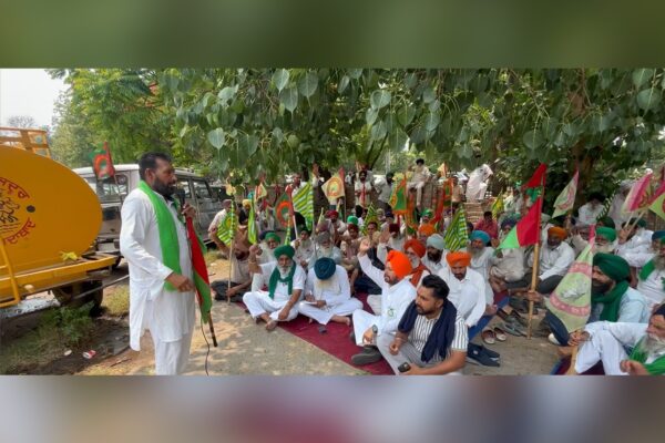 Farmers Protest Outside Cooperative Banks in Punjab Over Unfulfilled Crop Loan Promise