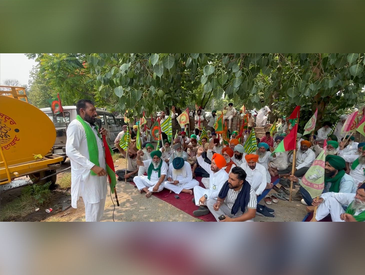 Farmers Protest Outside Cooperative Banks in Punjab Over Unfulfilled Crop Loan Promise