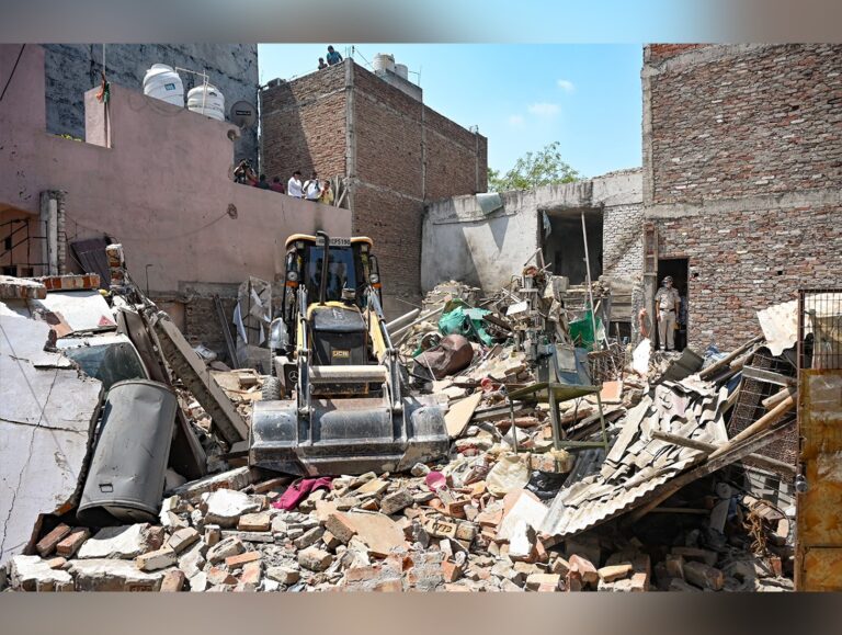 Delhi  LPG blast: Woman critical, 11 injured