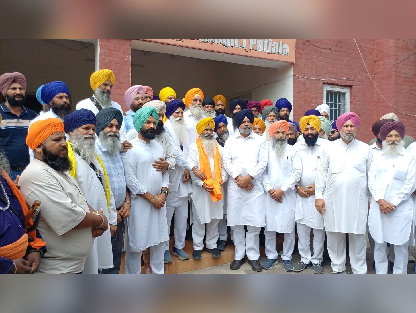Manpreet Iyali Welcomes Former SAD Stalwart Lakhbir Singh Lot into Party