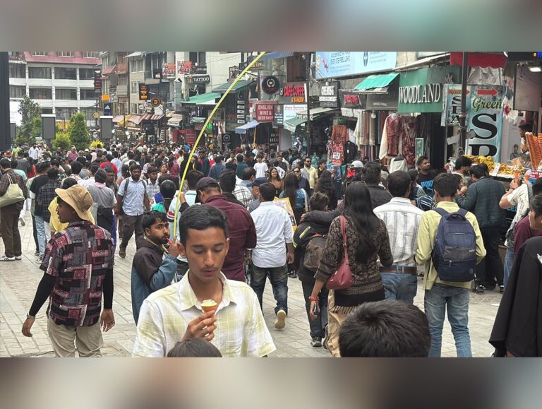 Manali sees tourist rush amid heatwave
