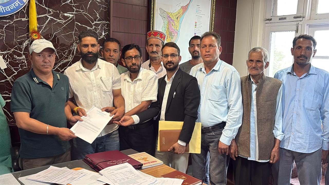 Rural Delegation Meets Jal Shakti Officials Over Water Crisis in Khrahal Valley