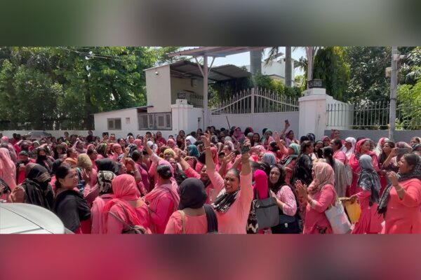 ASHA workers break barricades, hold protest outside Health Minister’s House in Patiala