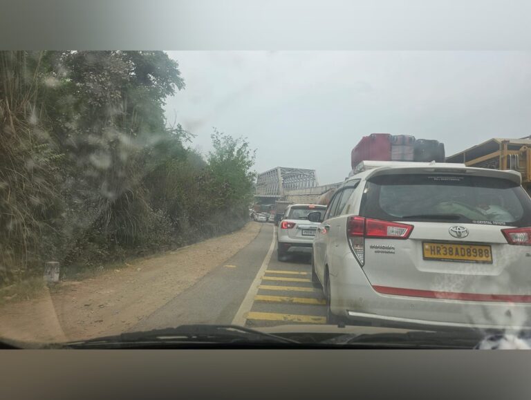 Massive traffic jams hit Himachal hill routes during weekend tourist rush