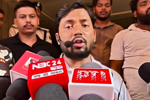 Stone Pelting at Khan Sir’s Centre in Patna, CCTV Shows 15–20 Suspects