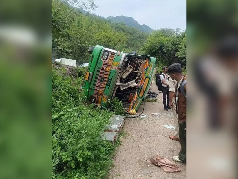 16 Injured after bus overturns on Bilaspur–Mandi highway