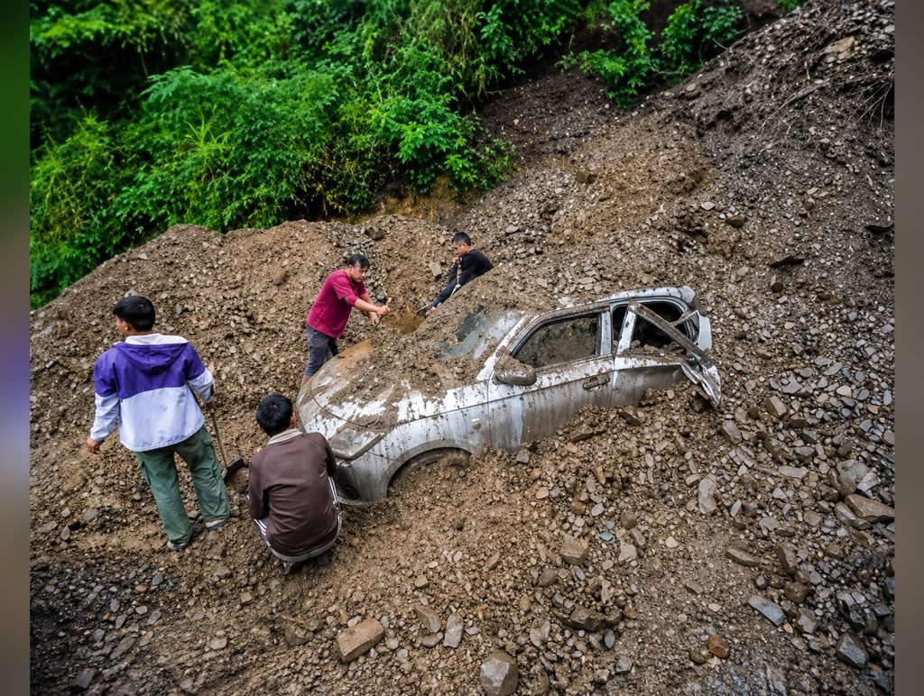 Orange alert in Himachal after heavy rain closes roads and hits infrastructure
