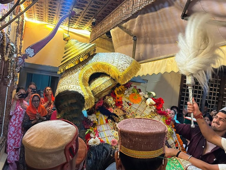 Thousands join Shringa Rishi’s Hamta pilgrimage as deity reaches Dhalpur