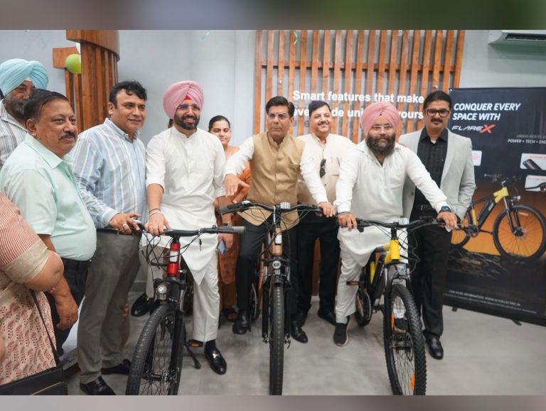 Chandigarh Mayor inaugurates Acer EV showroom, promotes green mobility