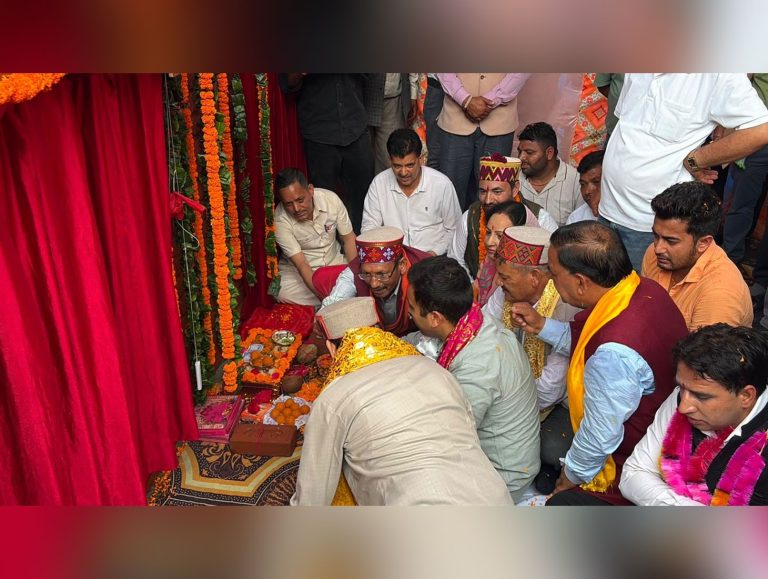 Vikramaditya lays foundation stone of Tarera Bridge