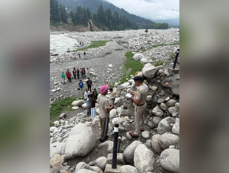 Administration warns tourists to stay away from Beas amid rising water levels