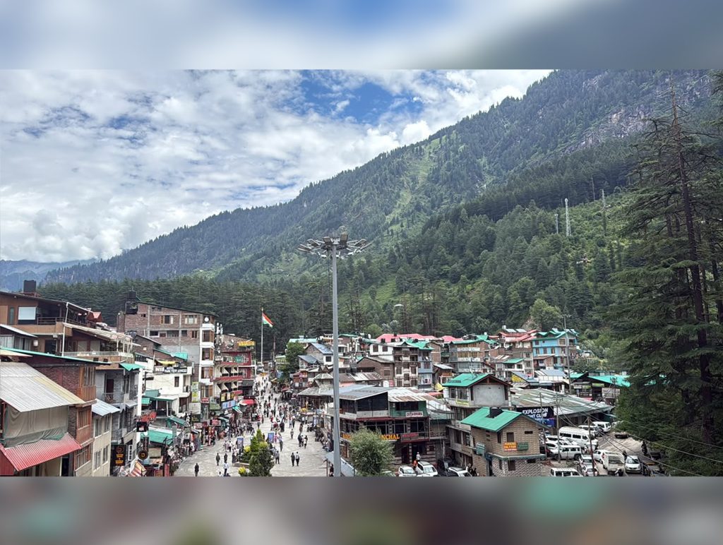 ali Records 1.88 Lakh Tourist Vehicles, Up by 23,000 Over Last Summer