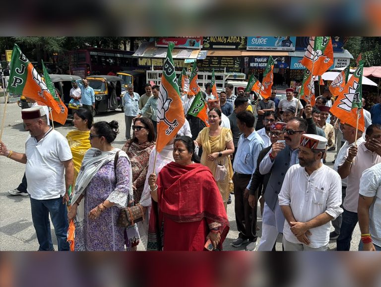 BJP protests in Kullu, accuses Sonia Gandhi of disrespecting ‘Vande Mataram’