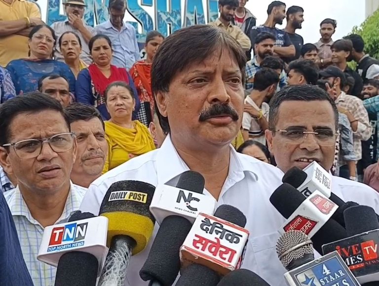 Congress protests against Sudhir Sharma over remarks against CM Sukhu