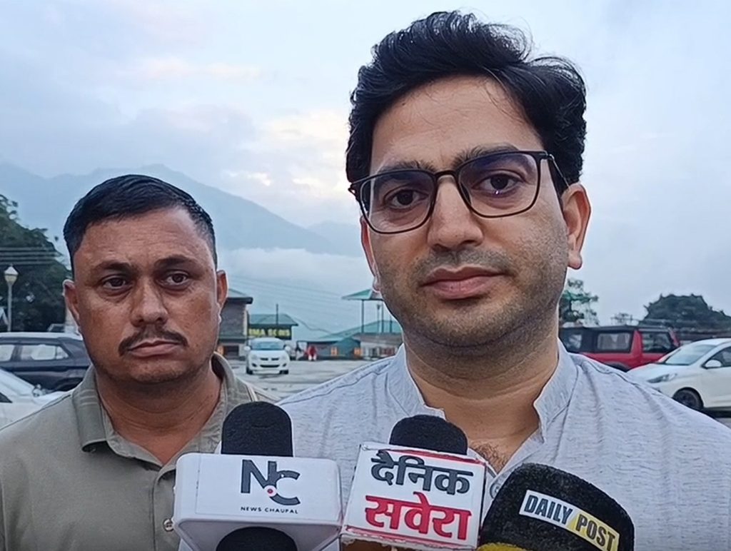 MLA Vishal Nehria alleging that youth, women, employees and pensioners have been left disappointed by the government.