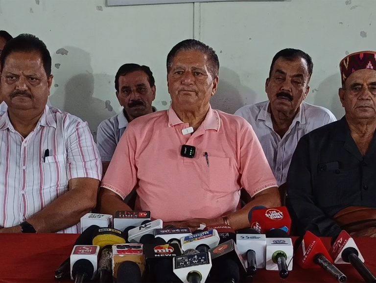 Pensioners protest, warn of assembly gherao over unresolved issues