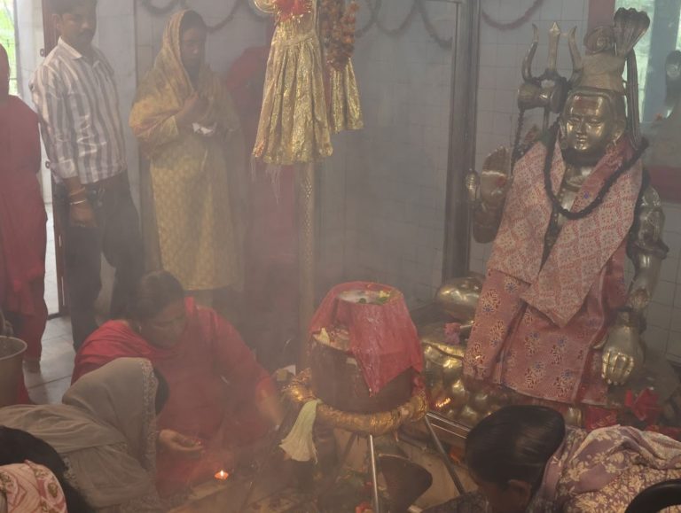 Shiv temples witness heavy rush of devotees during Shravan month