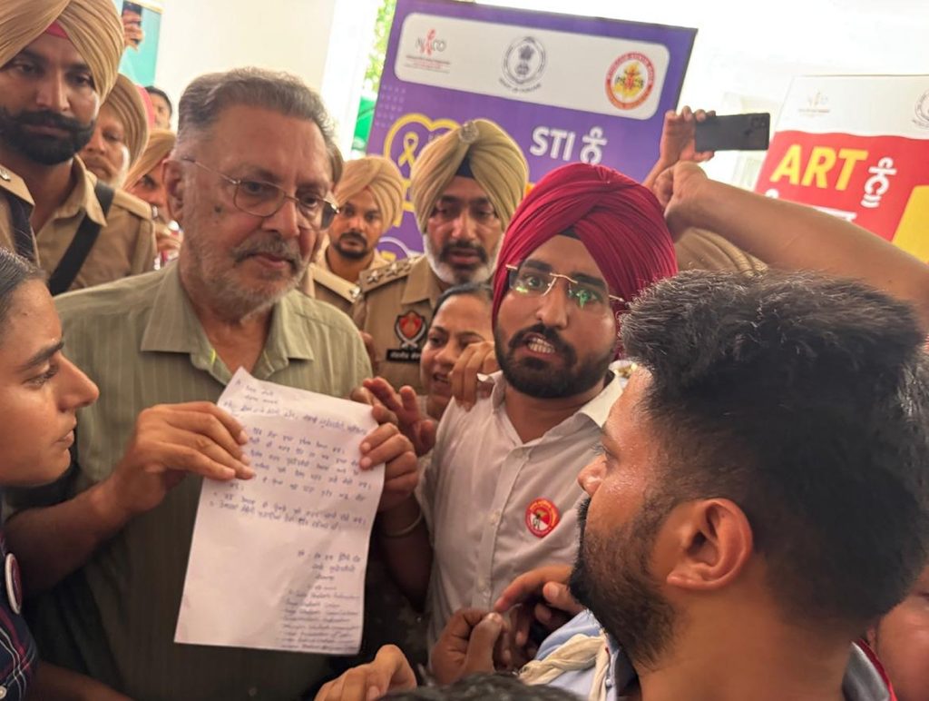 Students Raise Fee Hike, Hostel and Debt Issues at Punjabi University