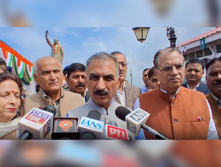 Sukhu, Jairam Thakur pay tribute to Atal Bihari Vajpayee in Shimla