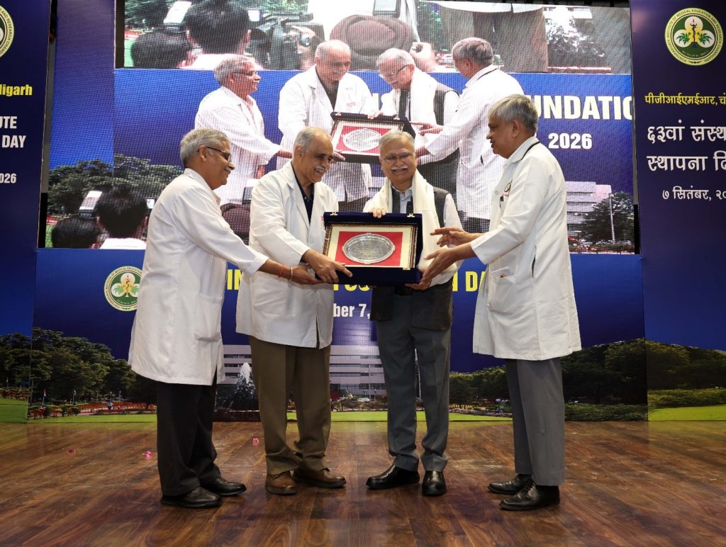 Chief Guest Prof Ajit Kumar Chaturvedi being felicitated by Prof Vivek Lal, Director PGIMER along with Prof. Sanjay Jain, Dean (A) and Prof. Sanjiv Handa, Dean (R)