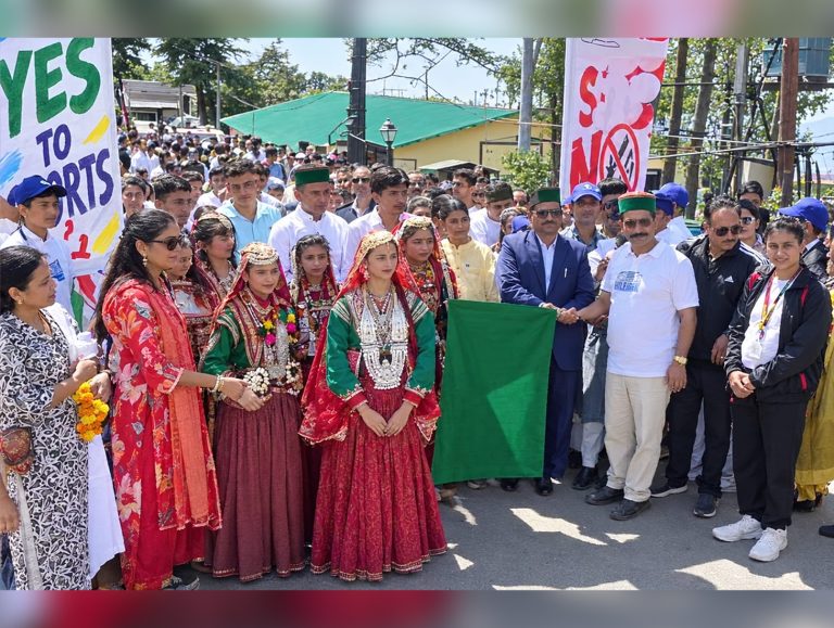 Anti-chitta walkathon flags off Radhashtami Fair at Dharamshala’s Dal Lake