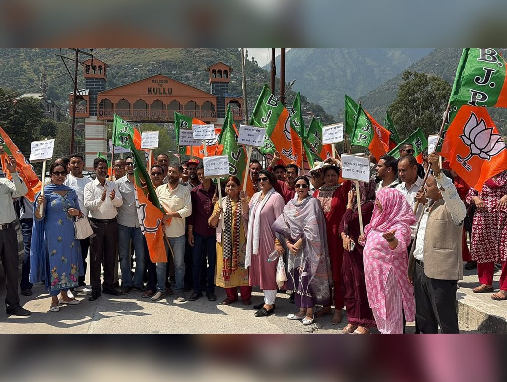 BJP launches protest over Kullu road, bridge issues