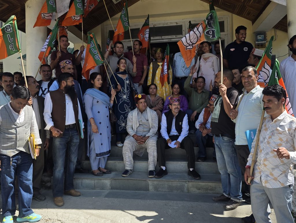 BJP workers raise road, transport issues in Banjar
