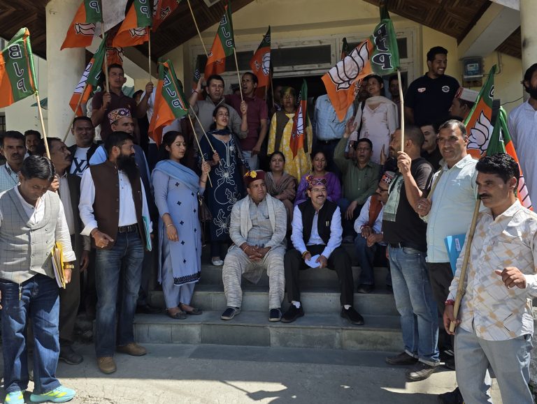 BJP workers gherao PWD office over poor roads in Banjar