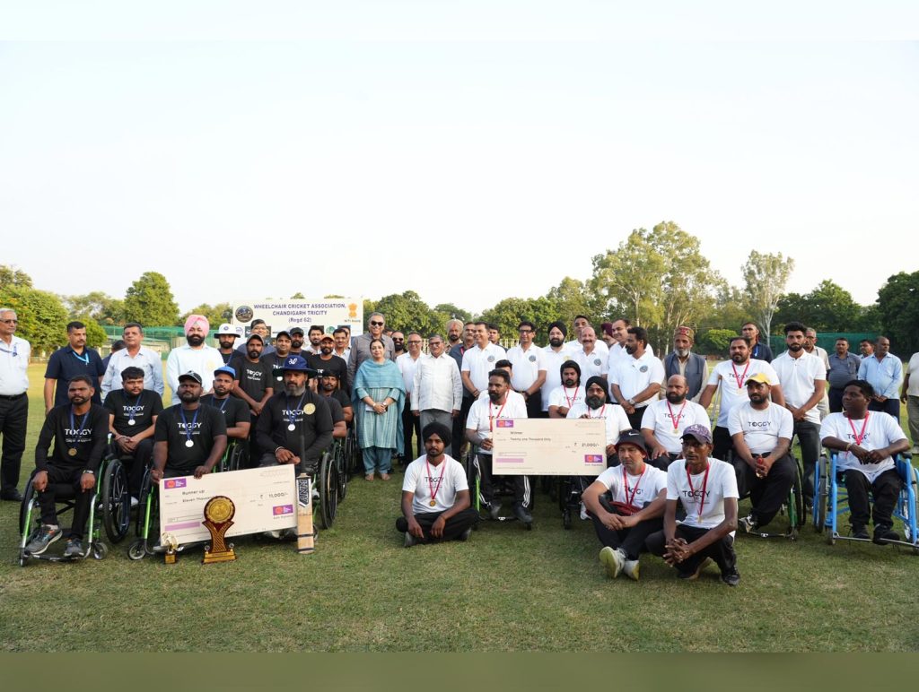 Governor-encourages-wheelchair-cricketers-at-Chandigarh-Punjab-match