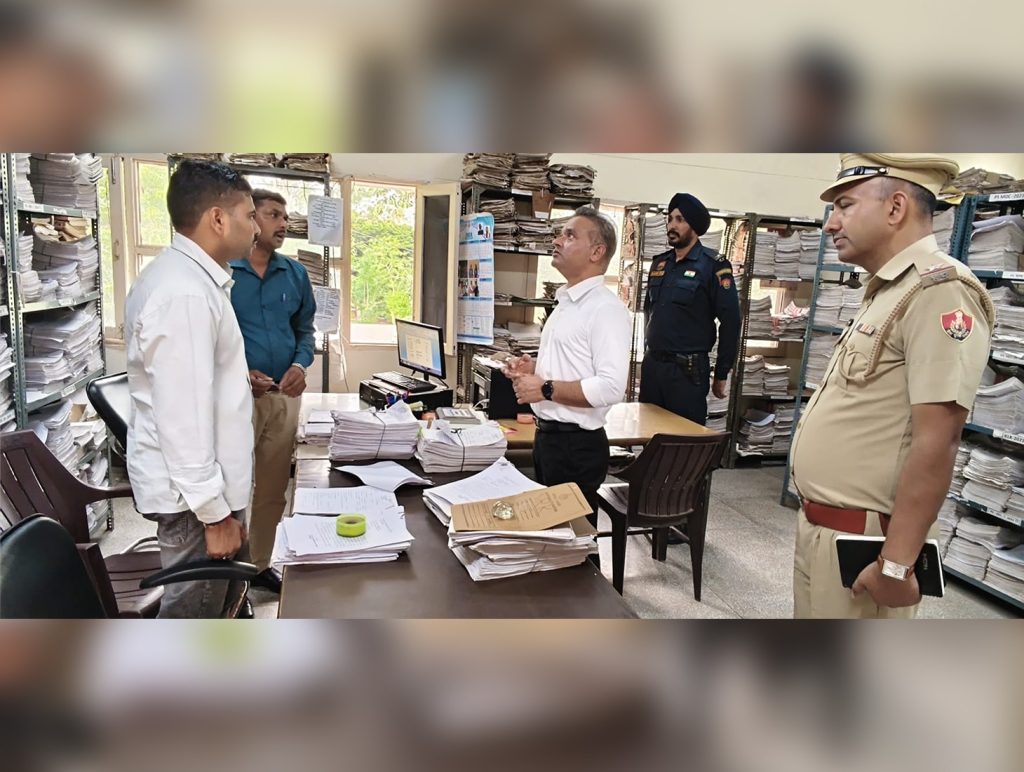 Panchkula police chief reviews functioning of stations and outposts