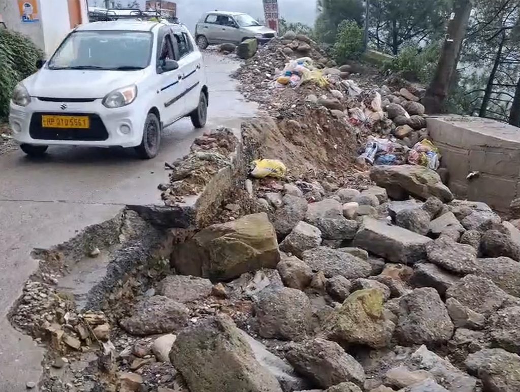 Pathania flags poor road condition ahead of tourist season