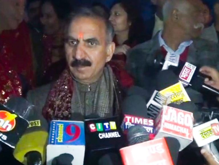 CM Sukhu leads Dussehra celebrations at Shimla’s Jakhu Temple