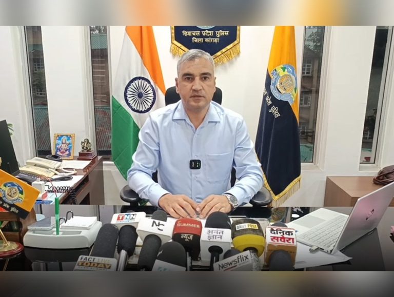 Kangra SP warns paragliding operators over safety
