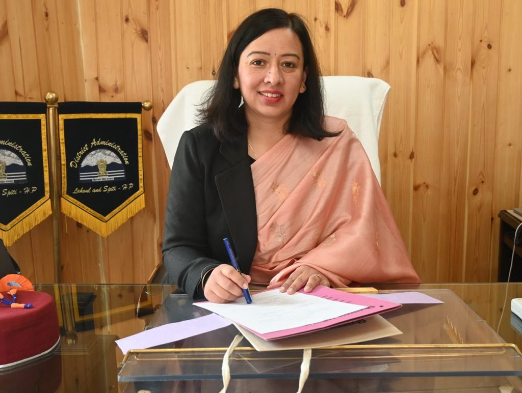 Nivedita Negi takes charge as Lahaul and Spiti DC