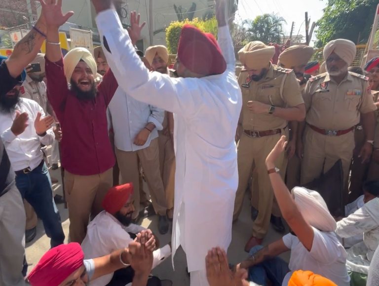 SAD workers paste notices outside AAP leaders’ homes