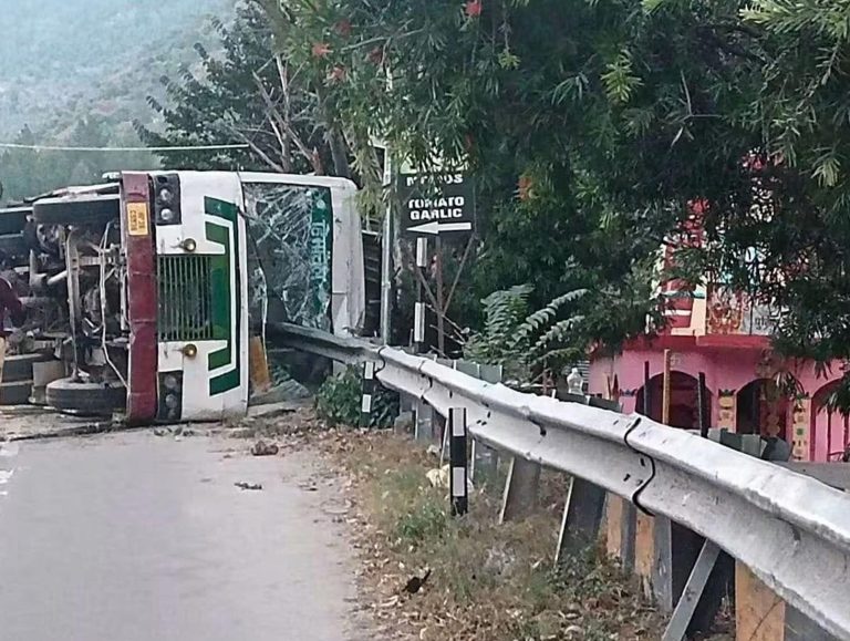 Six injured as HRTC bus overturns in Kullu